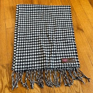 Touch Cashmere Black and White Houndstooth Scarf